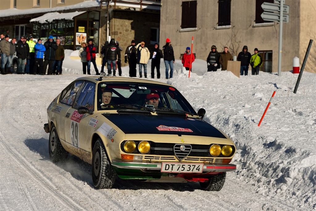 Jens Gandrup Jørgensen og Kristian Flensbak Jørgensen i Alfa Romeo Alfetta GTV fastholder med flot kørsel deres placering som bedste danske hold i verdens største rally for historiske biler
(Foto: Michael Eisenberg)